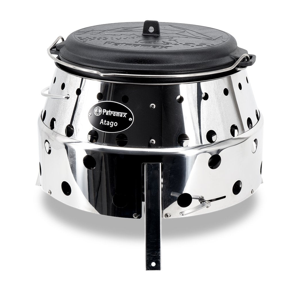 Petromax Feuertopf Essential Line auf dem Petromax Atago Grill