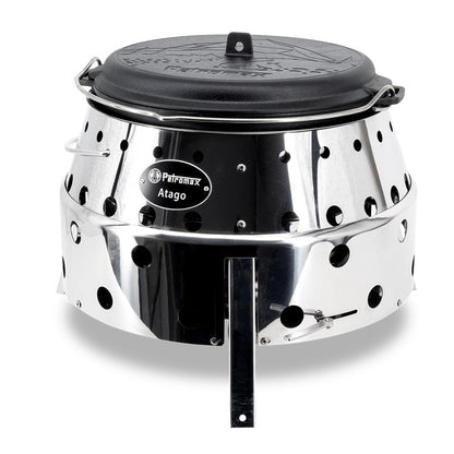 Petromax Feuertopf Essential Line auf dem Petromax Atago Grill