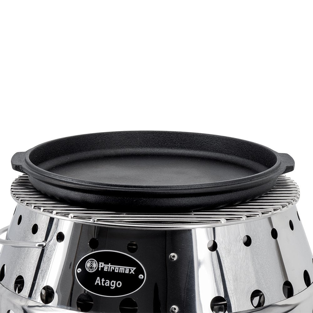 Deckel des Petromax Feuertopf Essential Line umgedreht als Bratpfanne