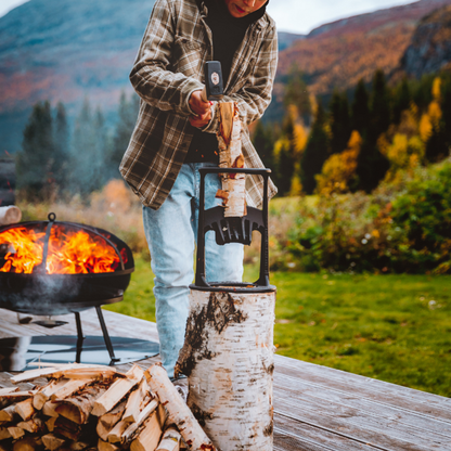 Kindling Cracker Original im Garten