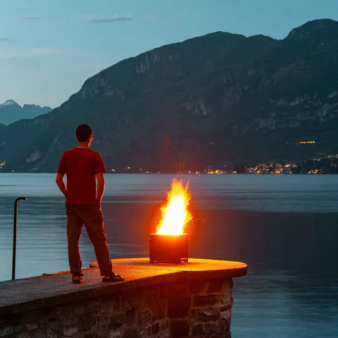 Vonken Campfire Feuerschale auf der Terrasse