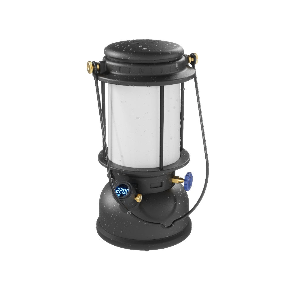 Petromax LM500 LED-Laterne in Schwarz, Frontansicht mit Wassertropfen